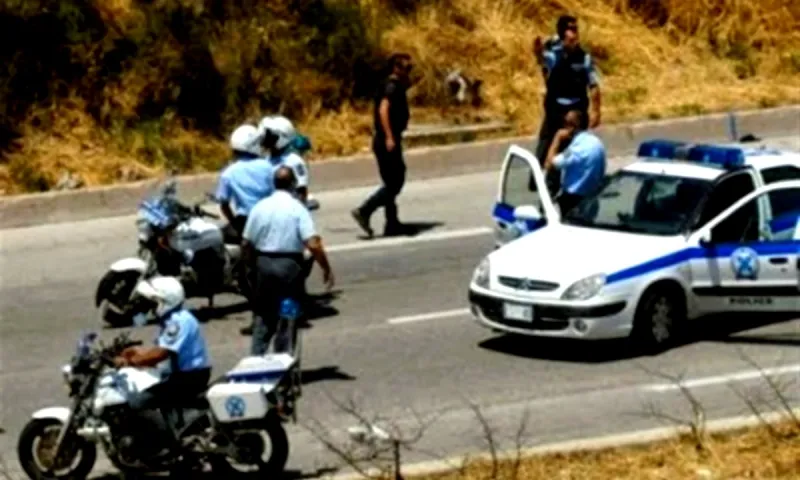 Δράμα: Εμβολισμός 2 περιπολικών από όχημα διακινητή που μετέφερε 9 μη νόμιμους μετανάστες