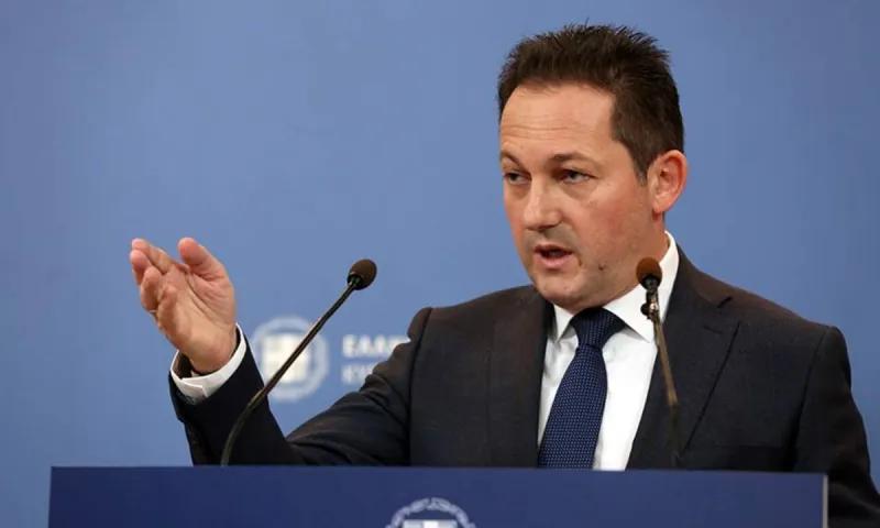 Πέτσας: «Το πρόβλημα είναι εκεί που χορεύει και τραγουδάει όρθιος ο κόσμος» (vid)