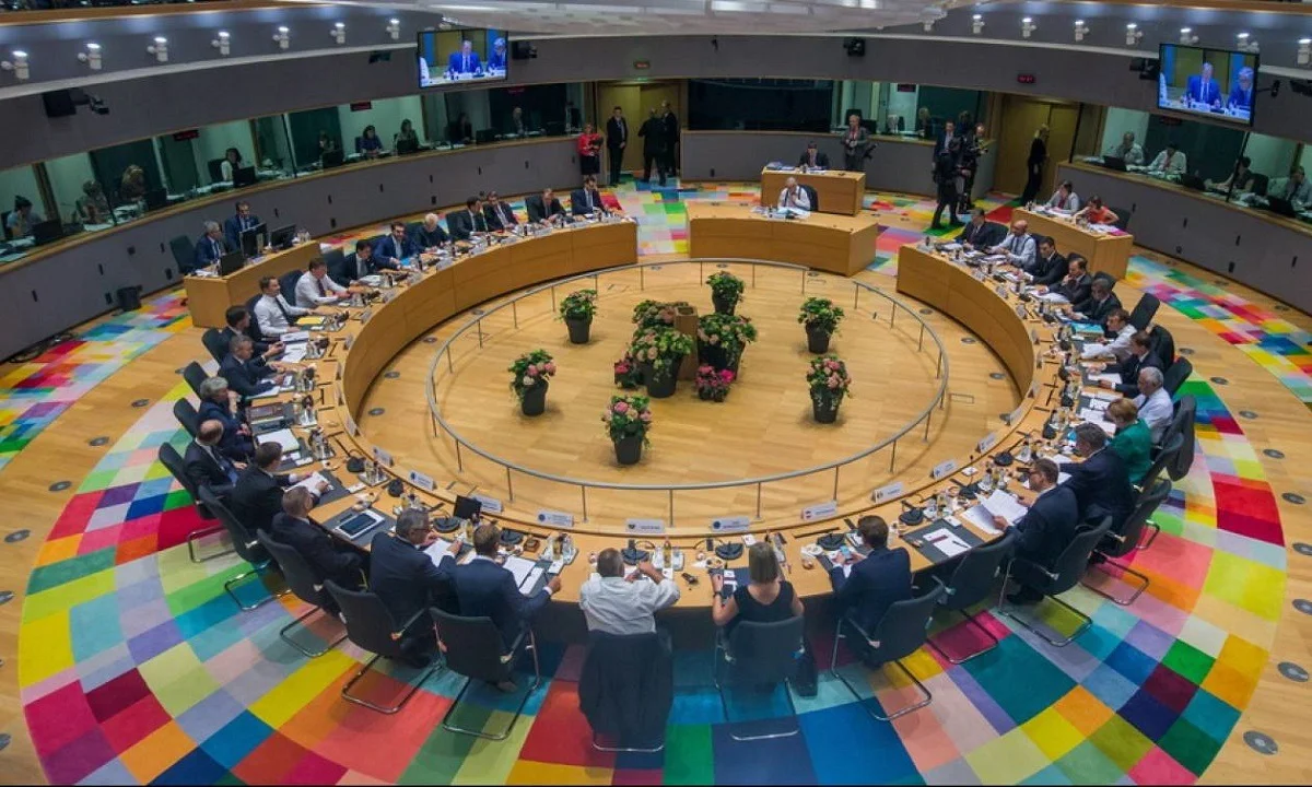 Σύνοδος Κορυφής: Διαβουλεύσεις μέχρις εσχάτων για το Ταμείο των 750 δισ.