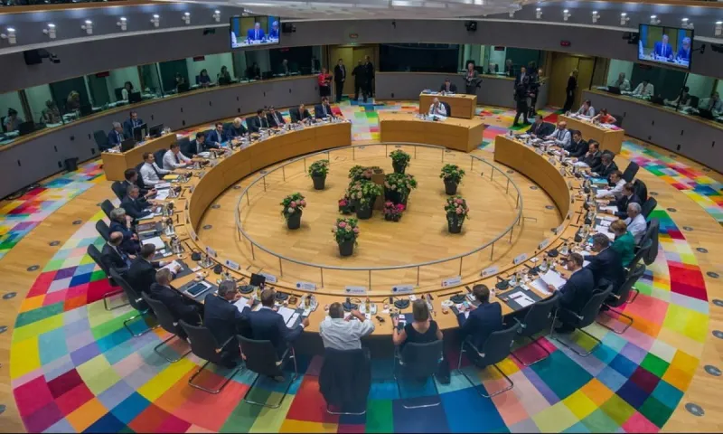 Σύνοδος Κορυφής: Διαβουλεύσεις μέχρις εσχάτων για το Ταμείο των 750 δισ.