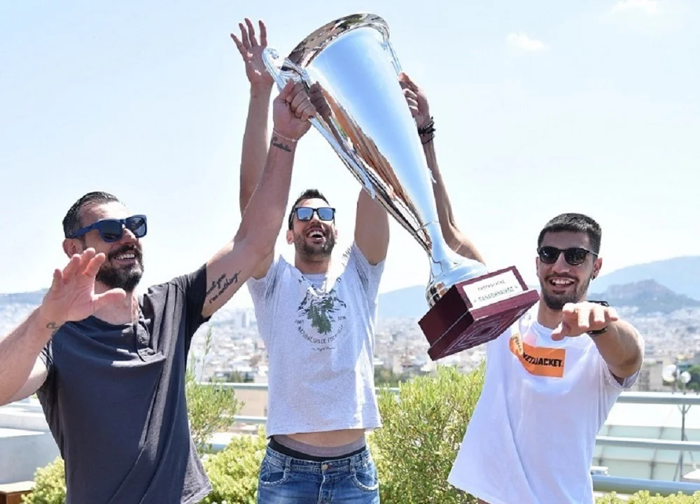 O πρωταθλητής βόλεϊ Παναθηναϊκός σηκώνει ξανά το κύπελλο
