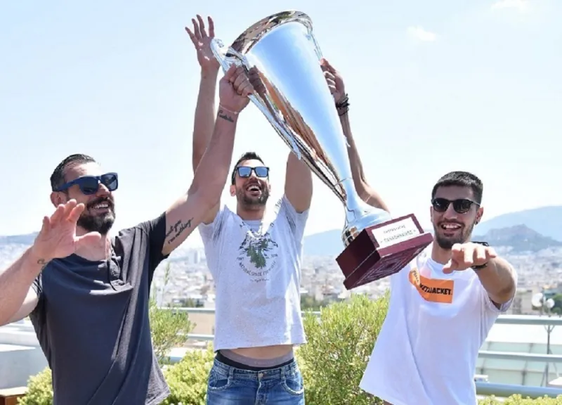 O πρωταθλητής βόλεϊ Παναθηναϊκός σηκώνει ξανά το κύπελλο