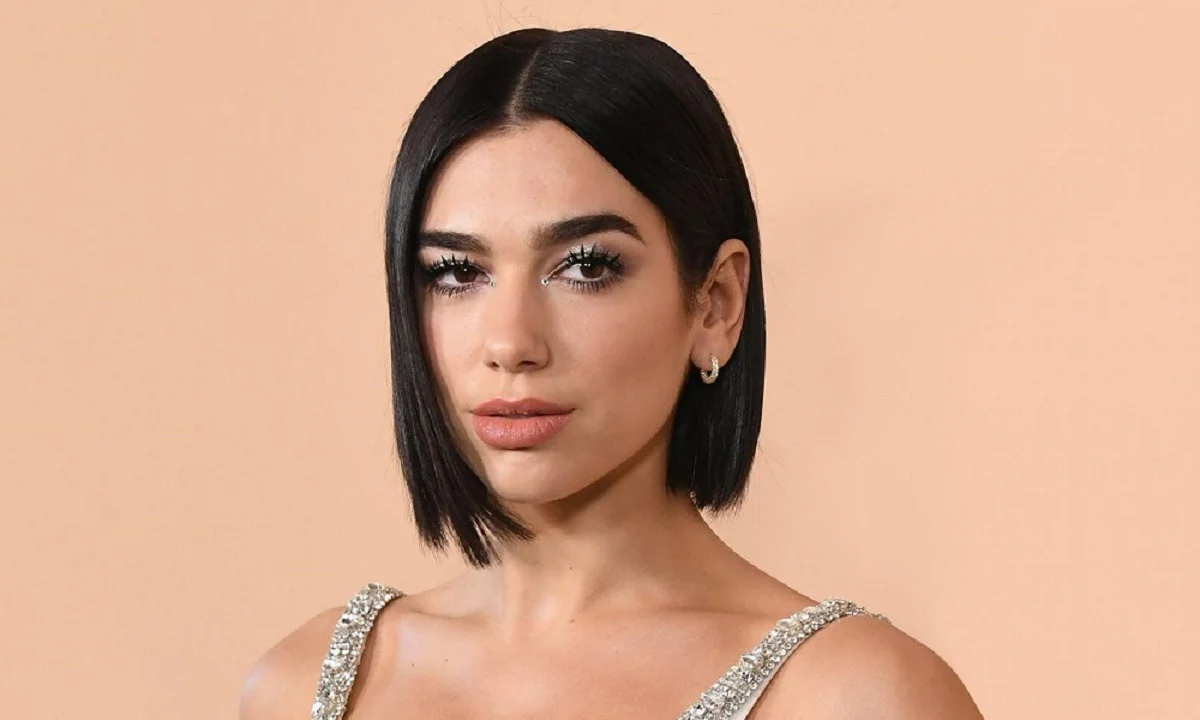 Dua Lipa: Ονειρεύεται τη «Μεγάλη Αλβανία» μέχρι την Πρέβεζα!