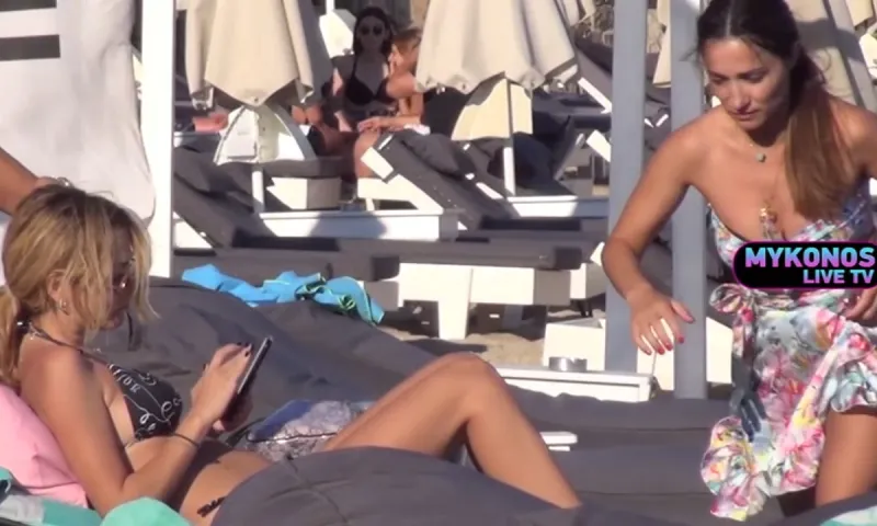 Mykonos Live TV: Φαρμάκη και Βουλγαράκη «τρελαίνουν» τη Μύκονο (vid)