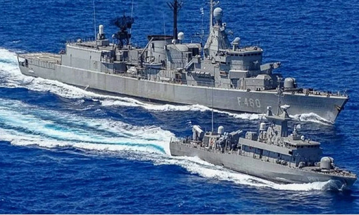 Καστελόριζο: 19 τουρκικά πολεμικά στο Αιγαίο!