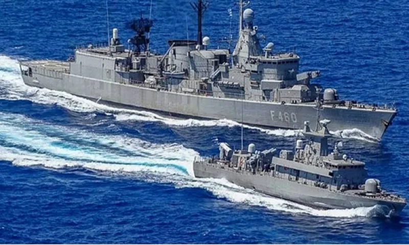 Καστελόριζο: 19 τουρκικά πολεμικά στο Αιγαίο!