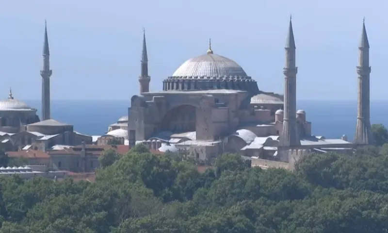 Αγιά Σοφιά: Live εικόνα από την πρώτη μέρα σαν τζαμί (vid)