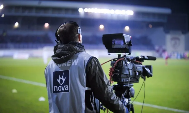 Nova: Όχι σε... ασανσέρ League