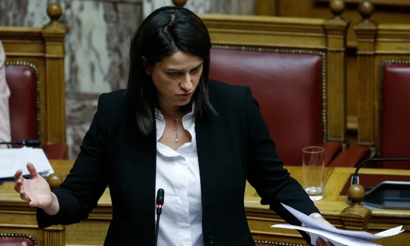 Κεραμέως: «Απομακρύνεται άμεσα ο καθηγητής για το ρατσιστικο σχόλιο κατά Αντετοκούνμπο»