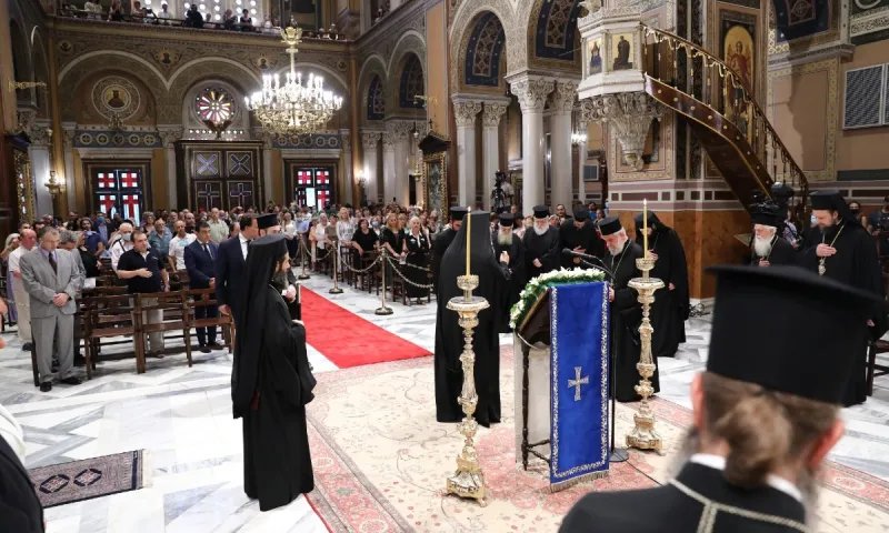 Live: Η Ιερά Ακολουθία του Ακάθιστου Ύμνου στη Μητρόπολη Αθηνών (vid)