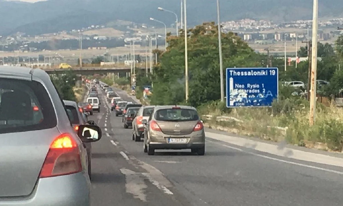 Αυξημένη κίνηση και χαμηλές ταχύτητες στο δρόμο προς Χαλκιδική