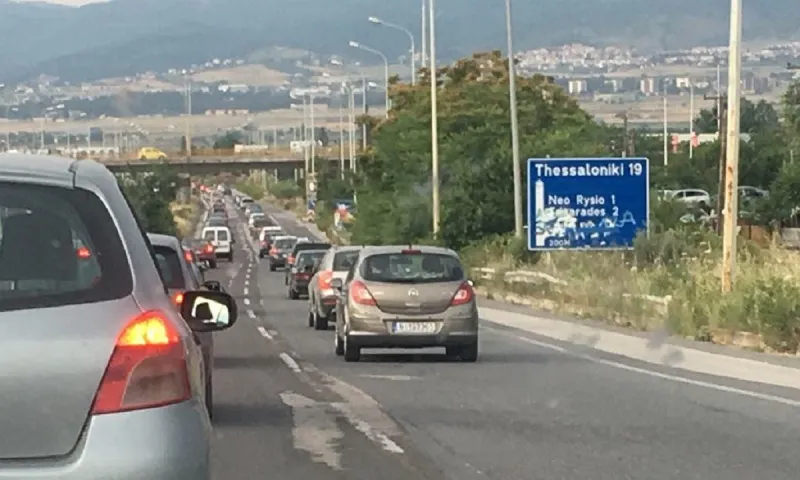 Αυξημένη κίνηση και χαμηλές ταχύτητες στο δρόμο προς Χαλκιδική