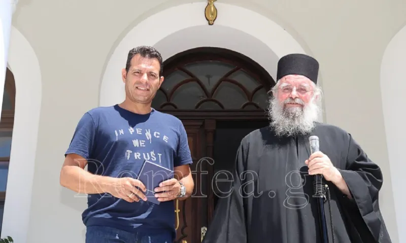 Ιτούδης: Επίσκεψη με αναμνηστικό ΤΣΣΚΑ στην Αγία Λαύρα (pic)