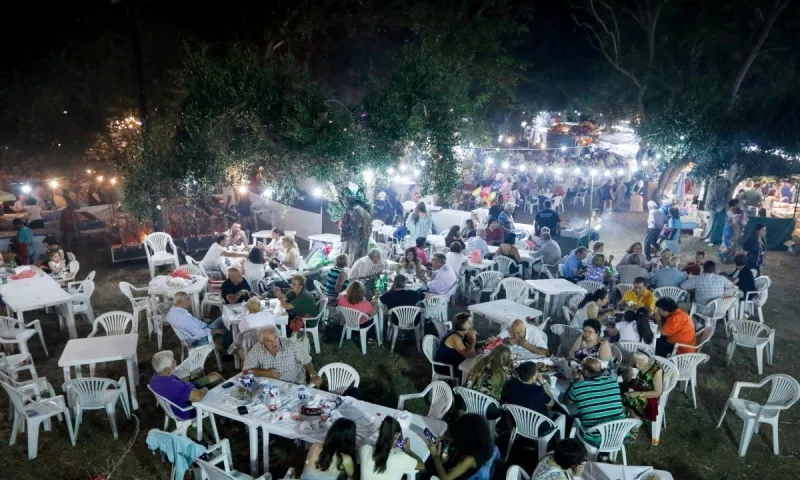 Αγωνία ειδικών για τα πανηγύρια: Τι λένε για το Δεκαπενταύγουστο