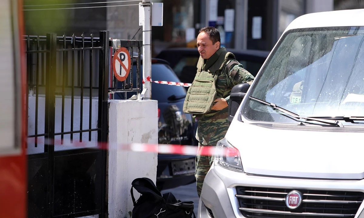 Κερατσίνι: Απομακρύνθηκε η χειροβομβίδα από το πλυντήριο αυτοκινήτων