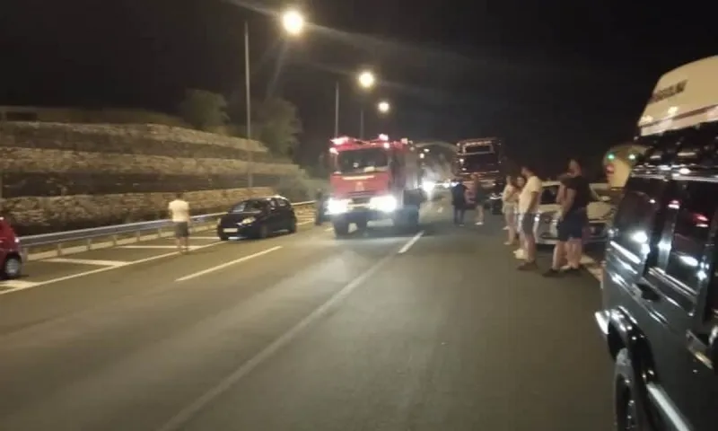 Σήραγγα Μετσόβου: Φωτιά σε όχημα εν κινήσει!