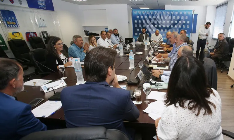 Super League: Συνεδρίαση με φόντο την αναδιάρθρωση - Παρόντες Αλαφούζος, Μπέος