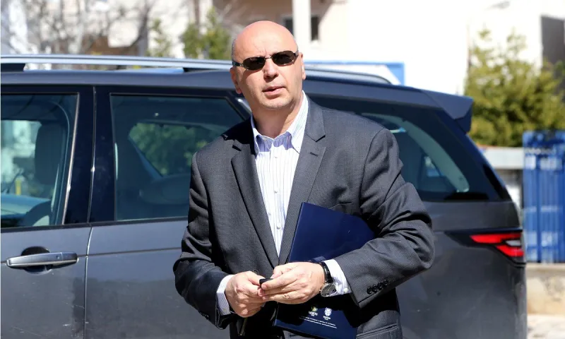 Απόλλων Σμύρνης: «Βρέχει» λεφτά στα συμβόλαια με εντολή Μονεμβασιώτη