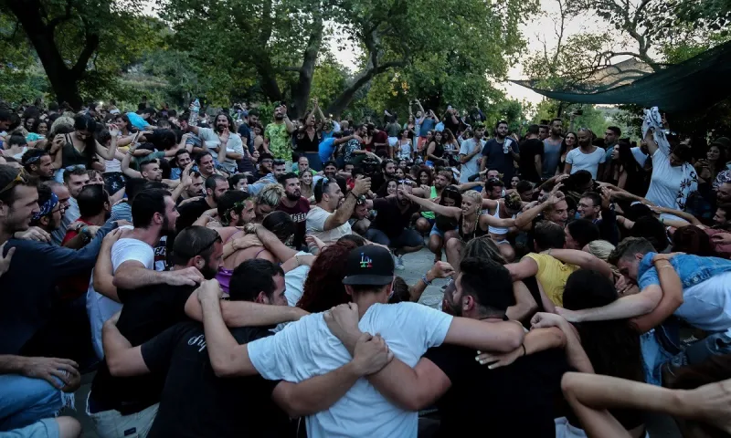 Τέλος τα πανηγύρια και τον Αύγουστο