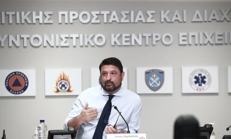 Χαρδαλιάς: Υποχρεωτική η μάσκα από την Τετάρτη σε τράπεζες, ΔΕΚΟ και καταστήματα τροφίμων