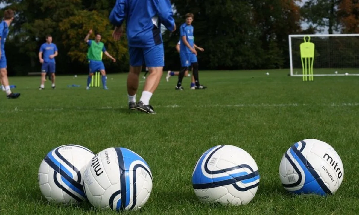 Προπονητής της Super League 1 ετοιμάζεται για τα Εμιράτα