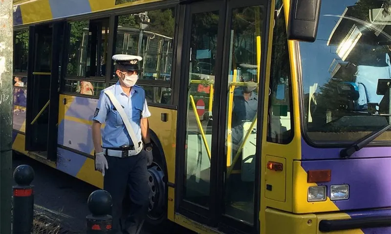 Αυστηροί έλεγχοι παντού για τη χρήση μάσκας! (vids)
