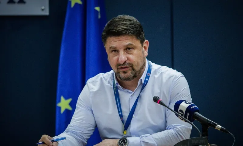 Κορονοϊός - Ελλάδα: Έκτακτη ενημέρωση από τον Χαρδαλιά στις 19:15 - 78 τα νέα κρούσματα!