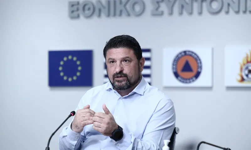 Υποχρεωτική η μάσκα σε όλους τους κλειστούς χώρους! Όλα τα μέτρα που ανακοίνωσε ο Χαρδαλιάς
