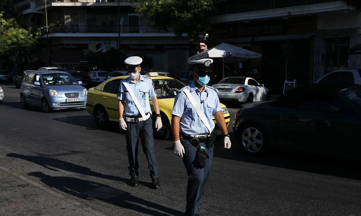Κορονοϊός: «Στο τραπέζι» επαναφορά των SMS στο 13033 - Ποια είναι τα ορόσημα