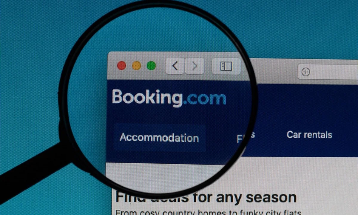 Μαζικές απολύσεις στην Booking - Στον δρόμο ένας στους τέσσερις εργαζόμενους