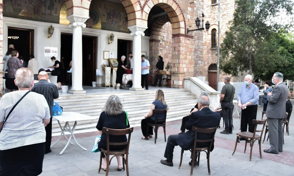 Κορονοϊός - Νέα μέτρα: Τέλος οι λιτανείες και οι εμποροπανηγύρεις