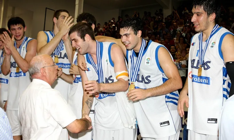 Ολυμπιακός-Παναθηναϊκός: Συνεχίζουν να στηρίζονται στους «90άρηδες»