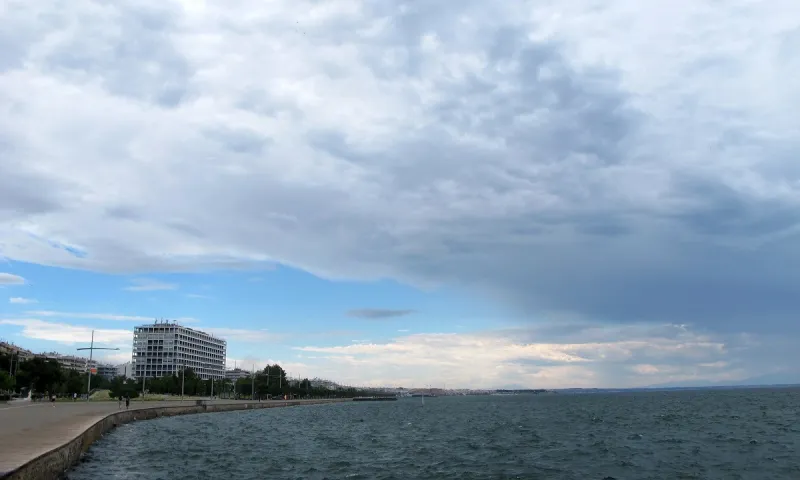Καιρός 9/8: Η «Θάλεια» ακόμη δεν τελείωσε! (vid)