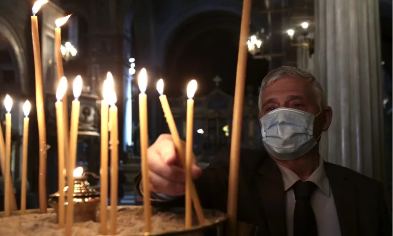 Χρήση μάσκας: Που είναι υποχρεωτική μέχρι τις 31/8 (vids)