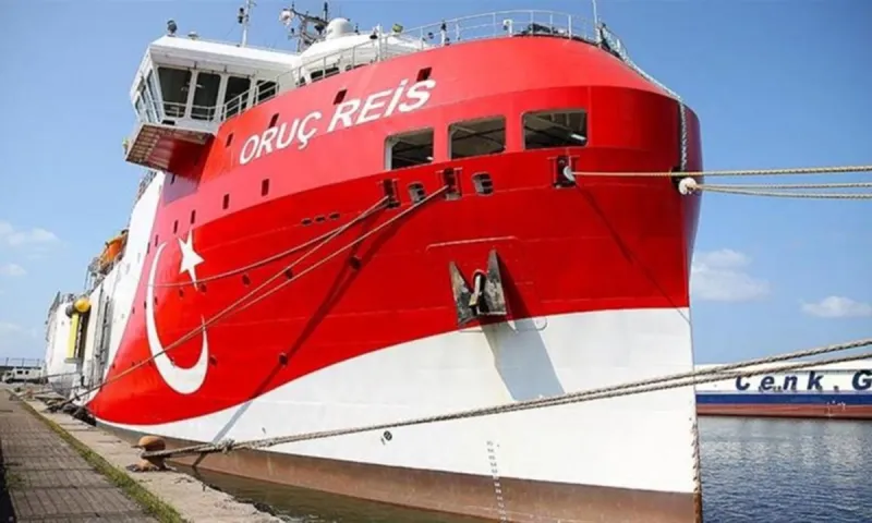 ΕΚΤΑΚΤΟ: Επεισόδιο με το Oruc Reis - Ελληνική φρεγάτα το καλεί σε άμεση αποχώρηση