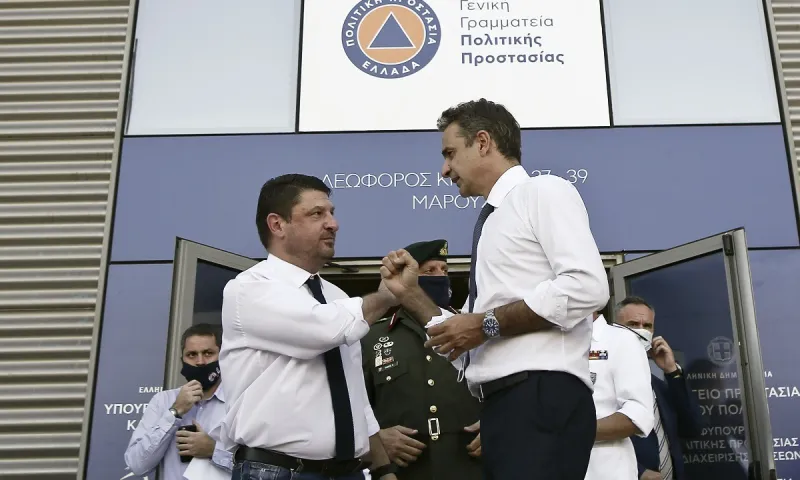 «Ο Νίκος Χαρδαλιάς χρειάστηκε το αδιάβροχο του Πρωθυπουργού»
