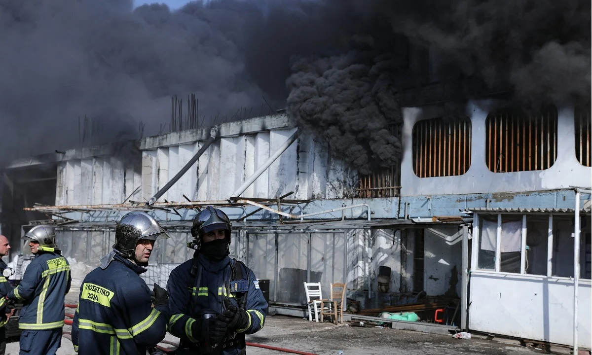Φωτιά στη Μεταμόρφωση: Οδηγίες της Περιφέρειας Αττικής προς τους κατοίκους (vid)