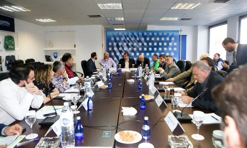 Super League: Αποφασίζει την Τρίτη (18/8) σε Δ.Σ. για τον αριθμό αλλαγών