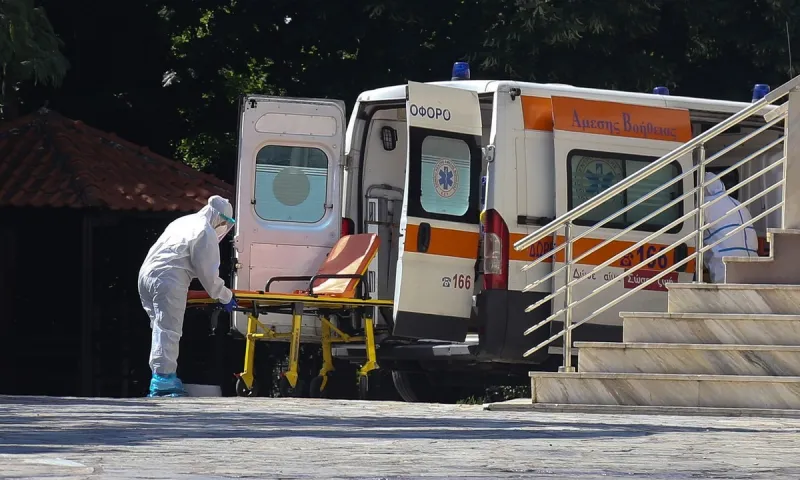 Κορονοϊός (15/8): Σταθερά τριψήφιος αριθμός - Η ανακοίνωση του ΕΟΔΥ