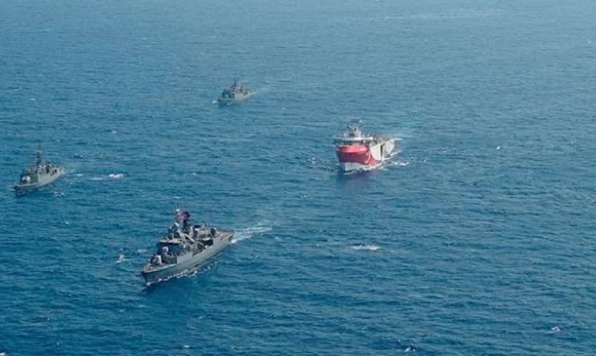 «Έβαλε νερά και γέρνει»: Η φωτό που δείχνει γιατί το Kemal Reis την... έκανε μετά τη σύγκρουση (pic)