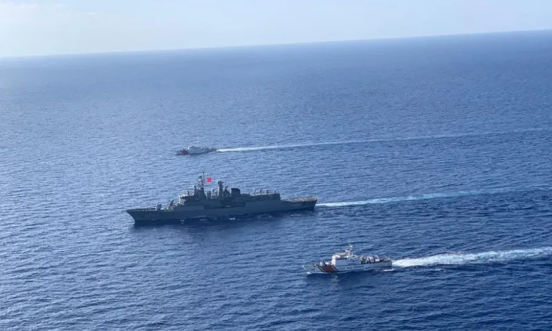 «Δεμένη στην Αττάλεια με ρήγμα τριών μέτρων η φρεγάτα Kemal Reis»