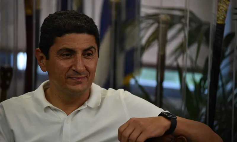 Αυγενάκης: Ζητά διευκρινήσεις για Super League 2, Football League