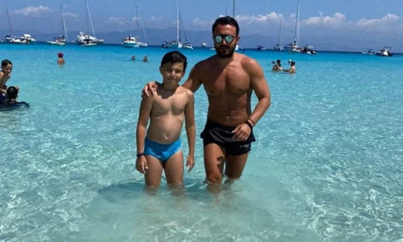 Καρυπίδης: Το «Άρης» στην άμμο από τον γιο του (pics)