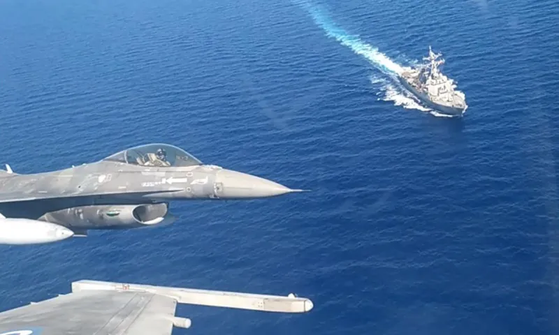 Κοινή άσκηση ΗΠΑ - Ελλάδας νότια της Κρήτης μήνυμα στη Τουρκία (vids)