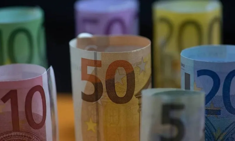 Επίδομα 534 ευρώ: Νέες πληρωμές την Παρασκευή 28/8 - Ποιοι το δικαιούνται (vid)