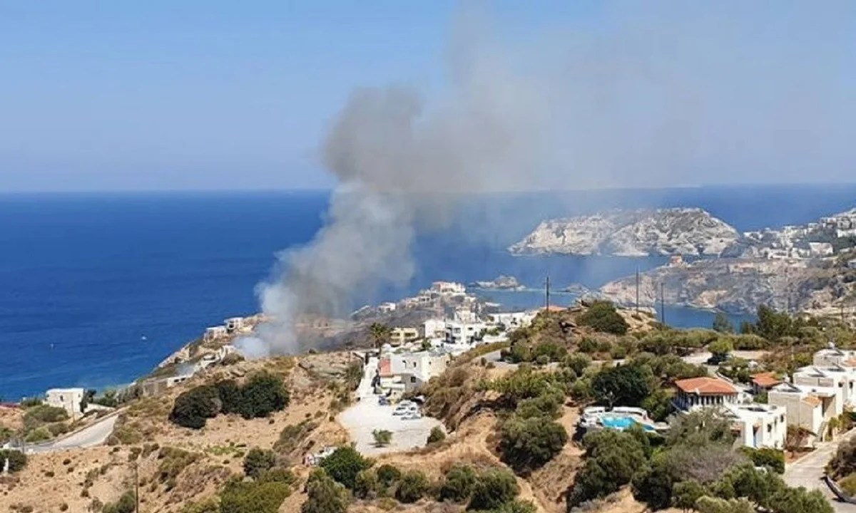 Φωτιά τώρα στην Κρήτη: Μαίνεται κοντά σε σπίτια και ξενοδοχεία
