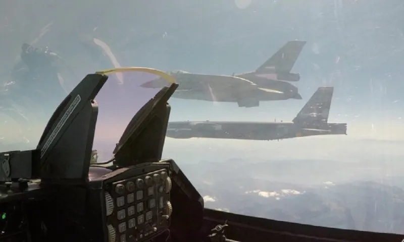 Ελληνικά F 16: Έδιωξαν τουρκικά μαχητικά δίπλα από αμερικάνικό B 52
