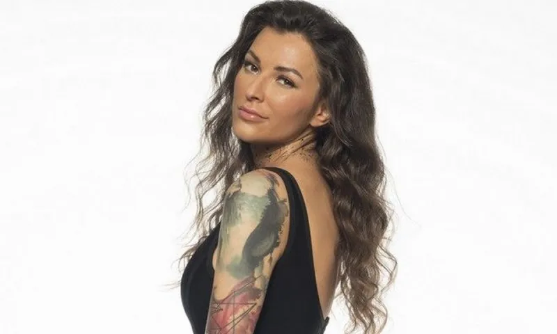 Big Brother - Ραμόνα Μοροσάνου: Η εκρηκτική beauty artist! (pics)