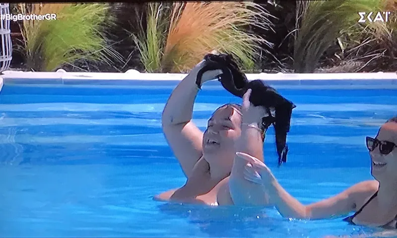 Big Brother: Η Αφροδίτη τα πέταξε όλα και έμεινε top less