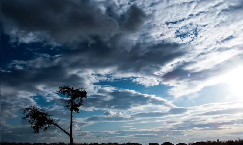 Καιρός 6/9: Η ζέστη καλά κρατεί
